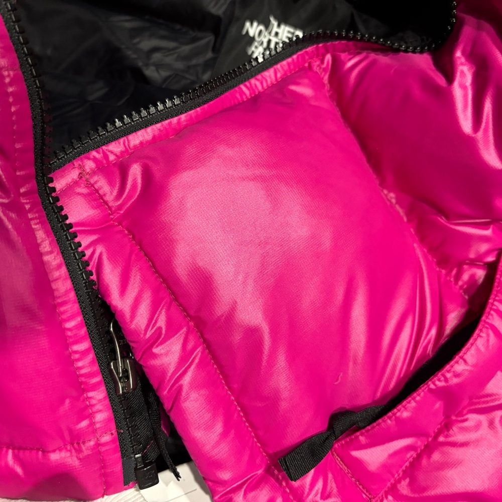 The North Face women’s Xs Fuchsia Puffer Jacket